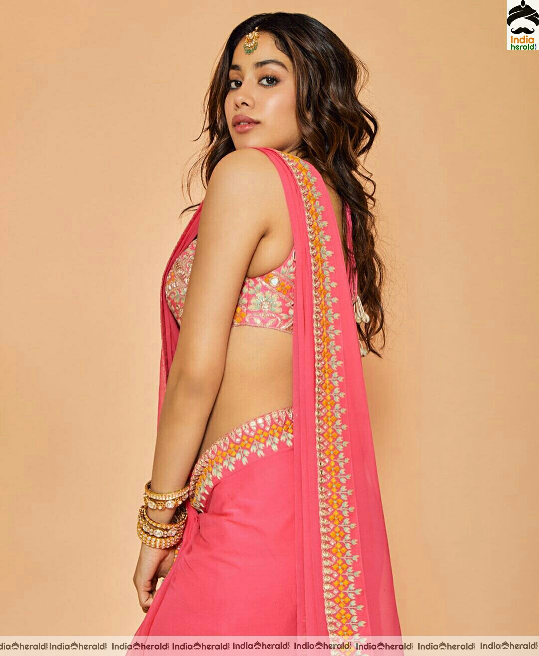 Janhvi Kapoor Hot Sleeveless Blouse and Pink Saree Stills