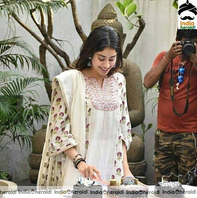 Janhvi Kapoor Latest Birthday Celebration Stills