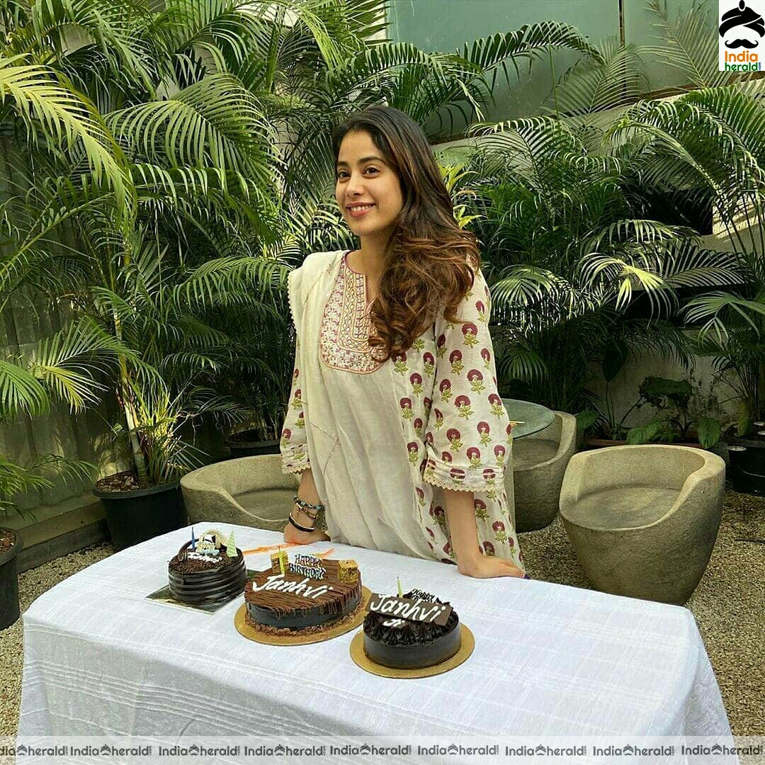 Janhvi Kapoor Latest Birthday Celebration Stills