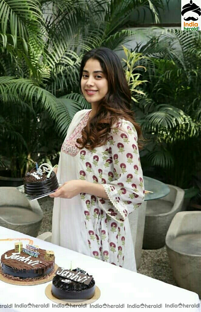 Janhvi Kapoor Latest Birthday Celebration Stills