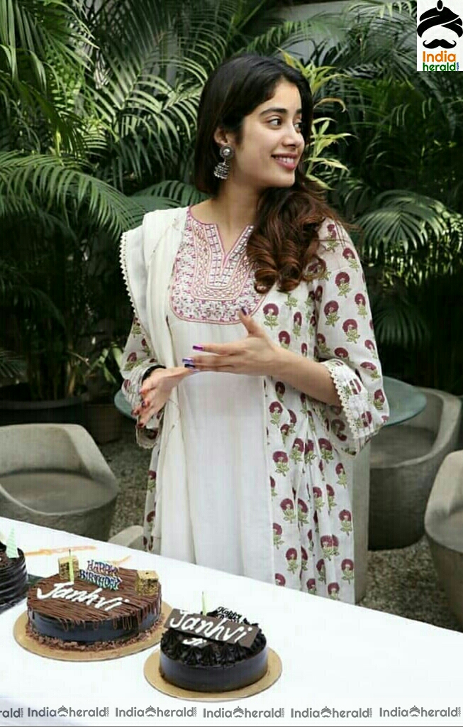 Janhvi Kapoor Latest Birthday Celebration Stills