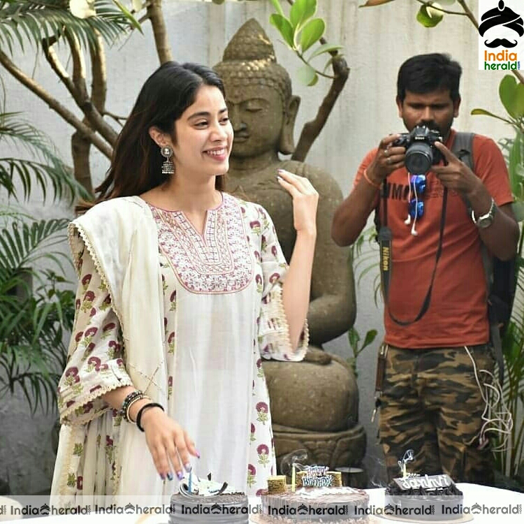 Janhvi Kapoor Latest Birthday Celebration Stills