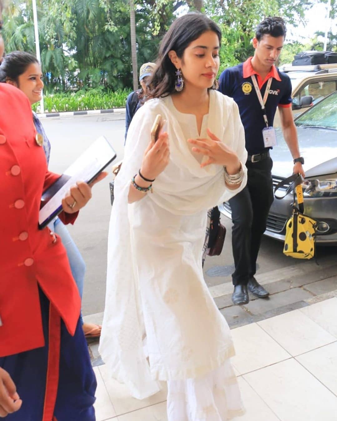 Janhvi Kapoor Looking Beautiful In White Chudi