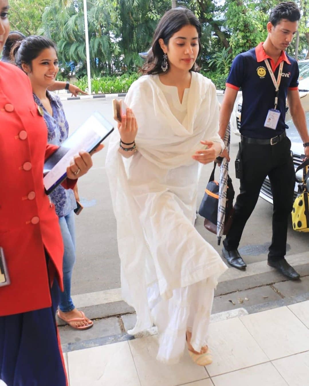 Janhvi Kapoor Looking Beautiful In White Chudi