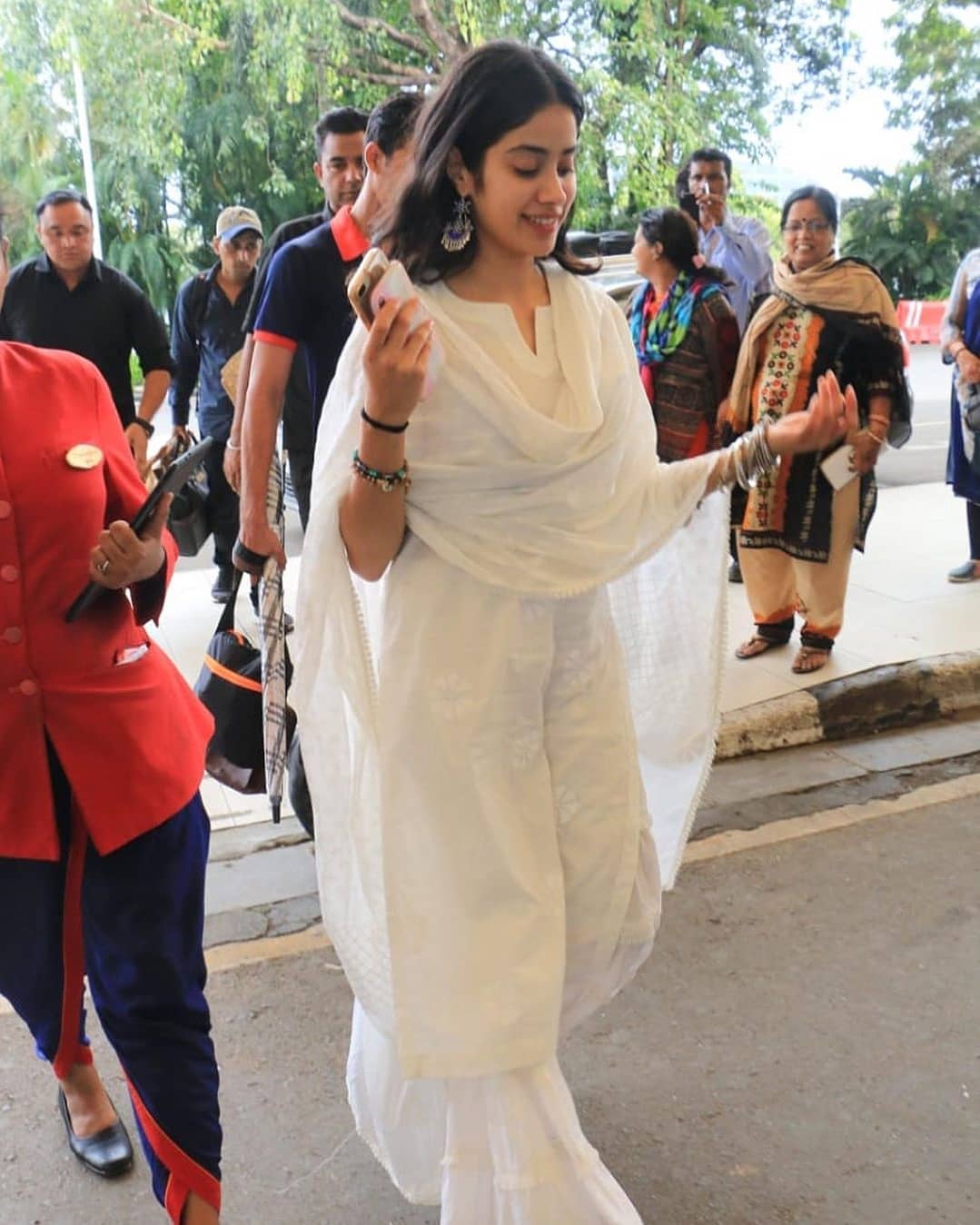 Janhvi Kapoor Looking Beautiful In White Chudi