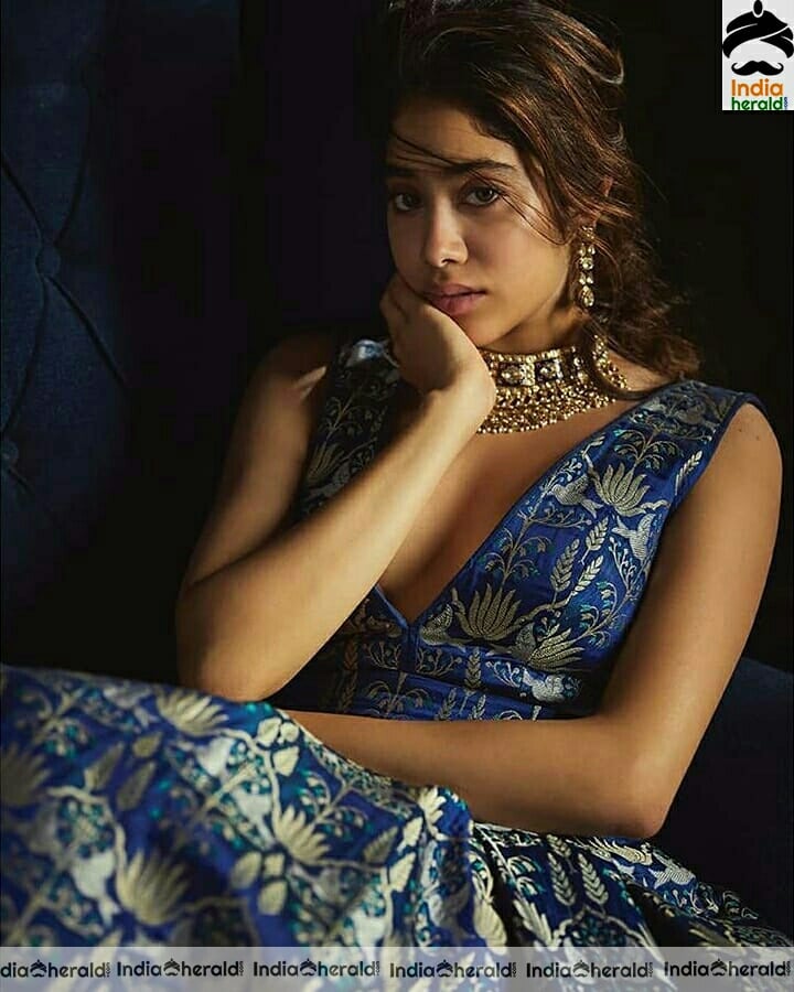 Janhvi Kapoor Looking Hot In Shadows