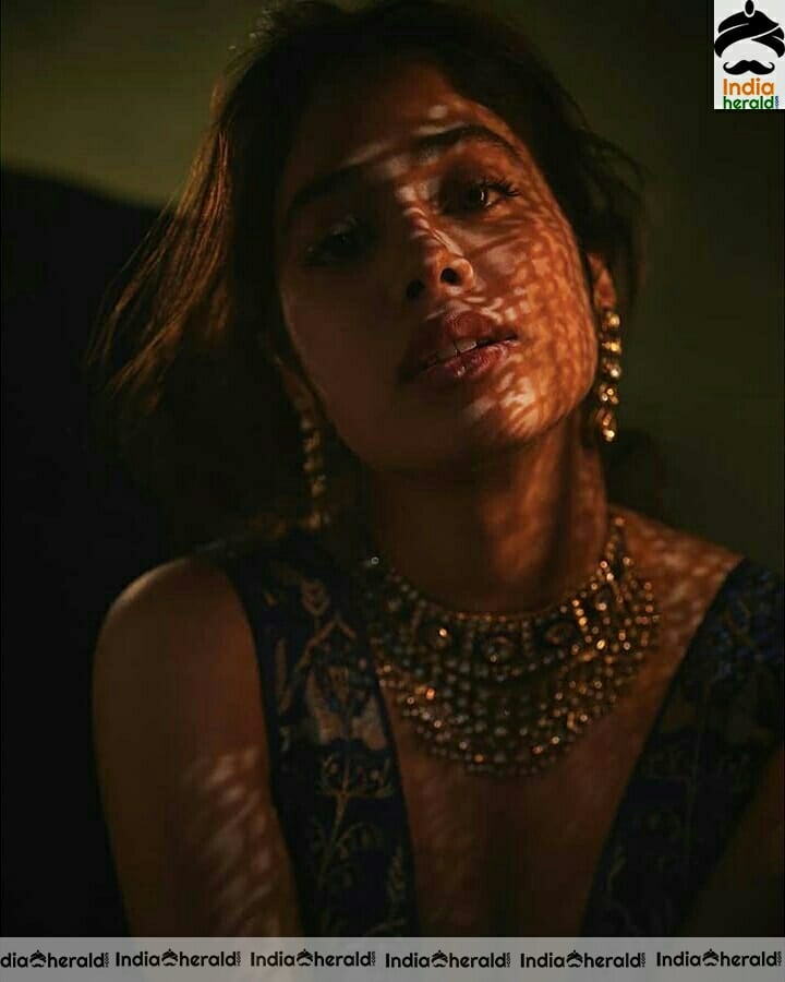 Janhvi Kapoor Looking Hot In Shadows