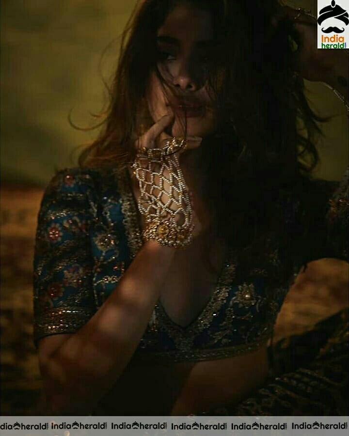 Janhvi Kapoor Looking Hot In Shadows