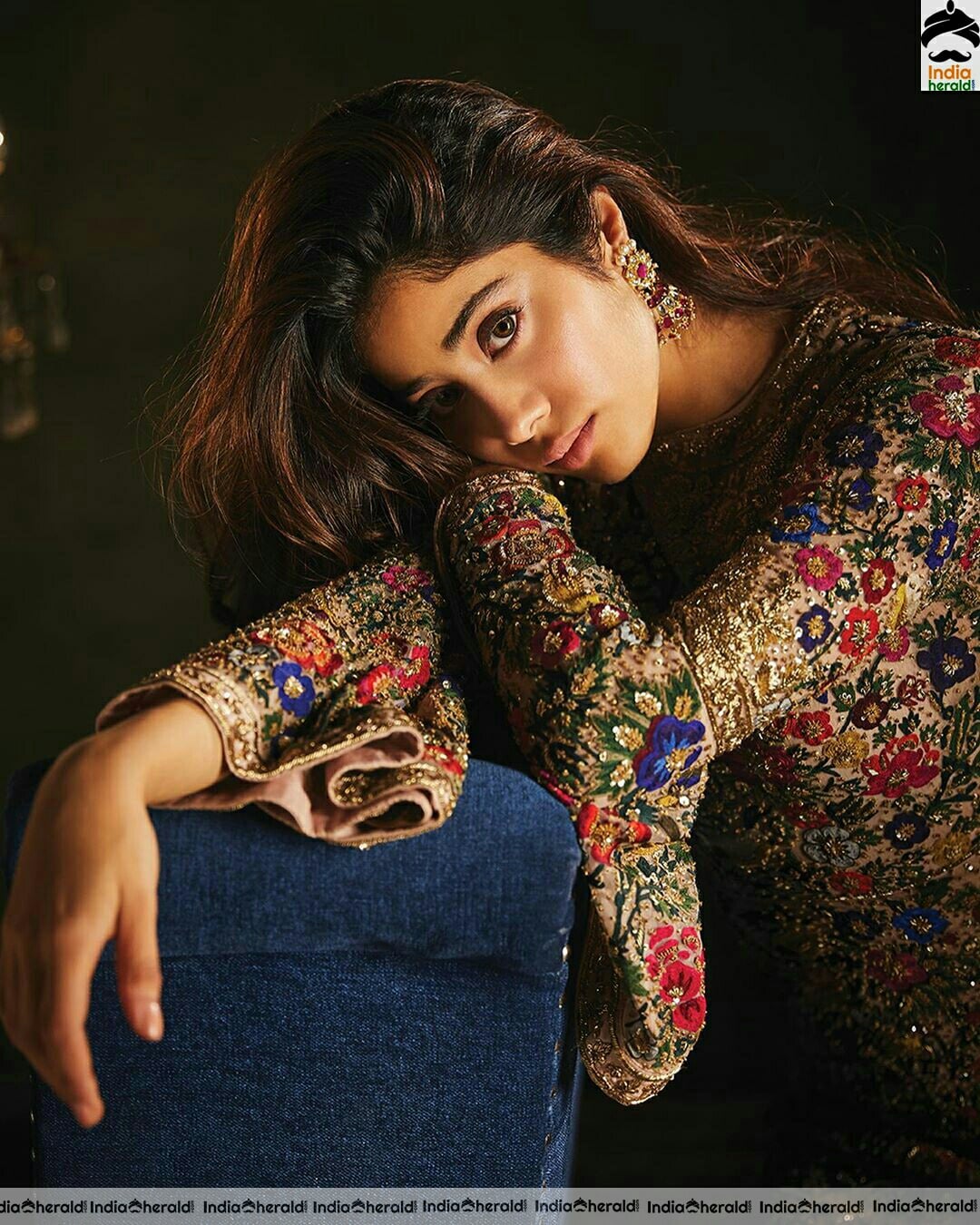 Janhvi Kapoor Looking Hot In Shadows