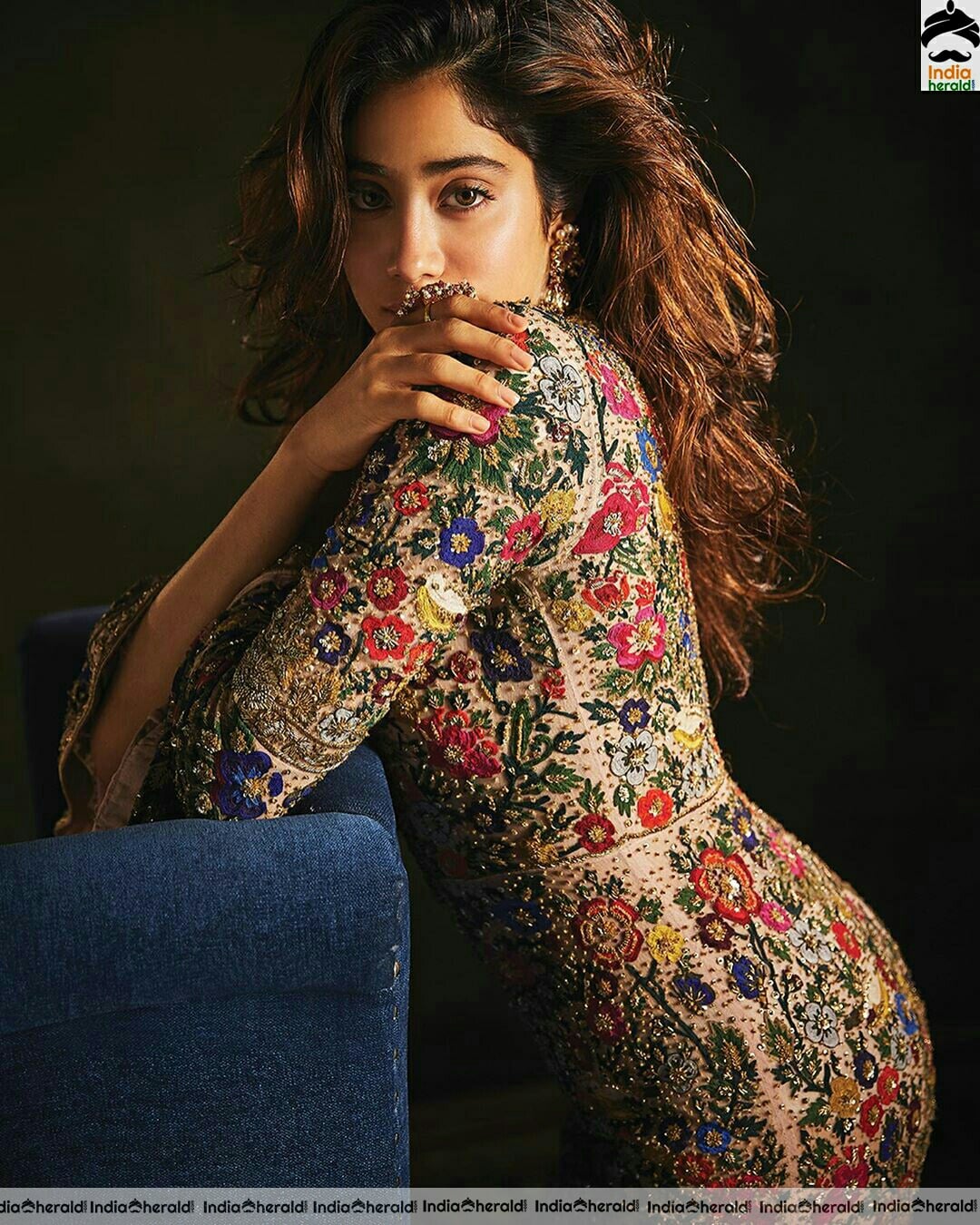 Janhvi Kapoor Looking Hot In Shadows