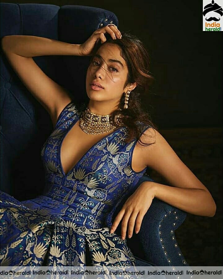 Janhvi Kapoor Looking Hot In Shadows