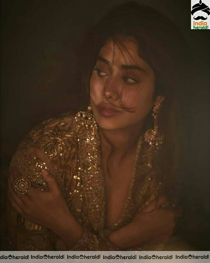 Janhvi Kapoor Looking Hot In Shadows