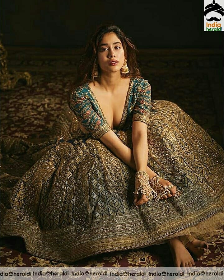 Janhvi Kapoor Looking Hot In Shadows
