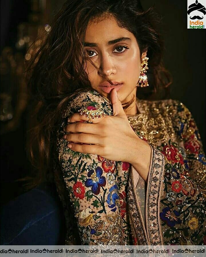 Janhvi Kapoor Looking Hot In Shadows