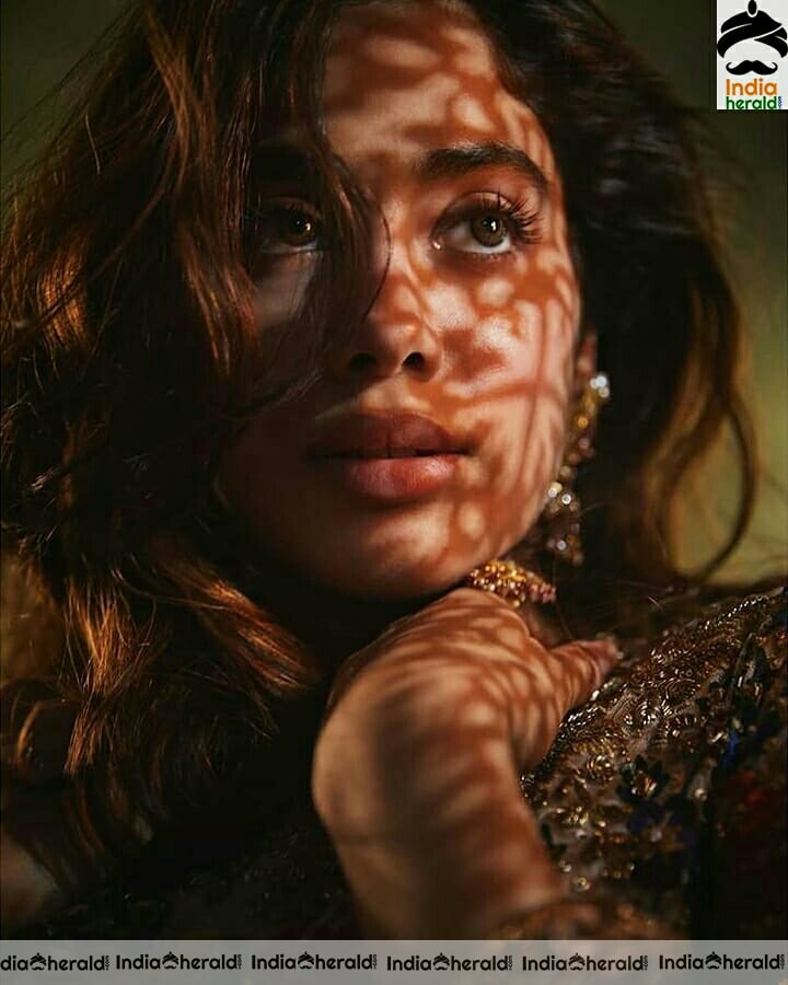 Janhvi Kapoor Looking Hot In Shadows
