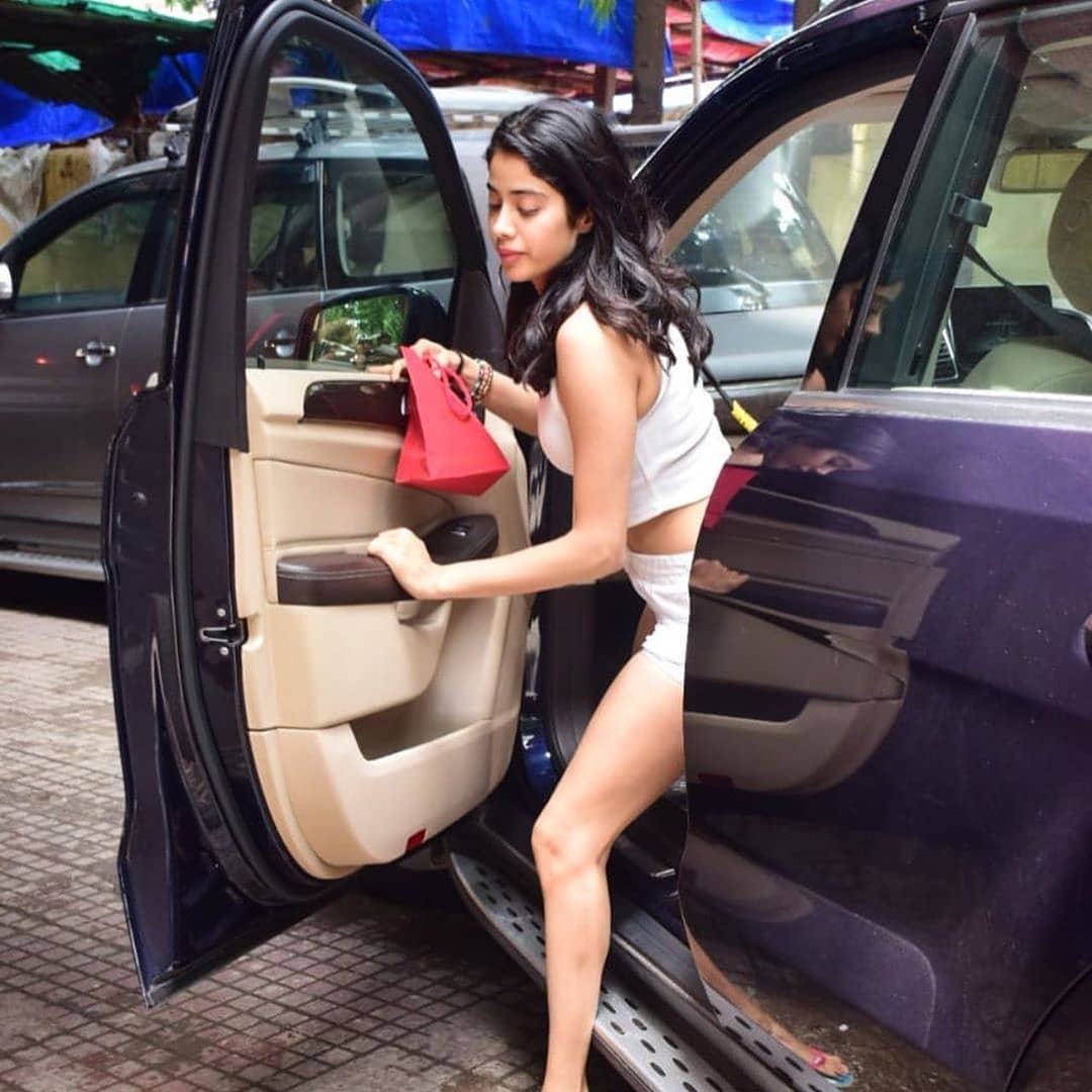 Janhvi Kapoor Looks Uber Fresh Outside Her Gym