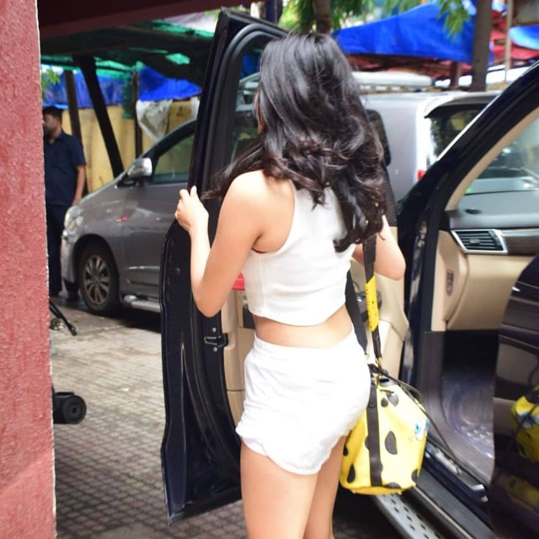 Janhvi Kapoor Looks Uber Fresh Outside Her Gym