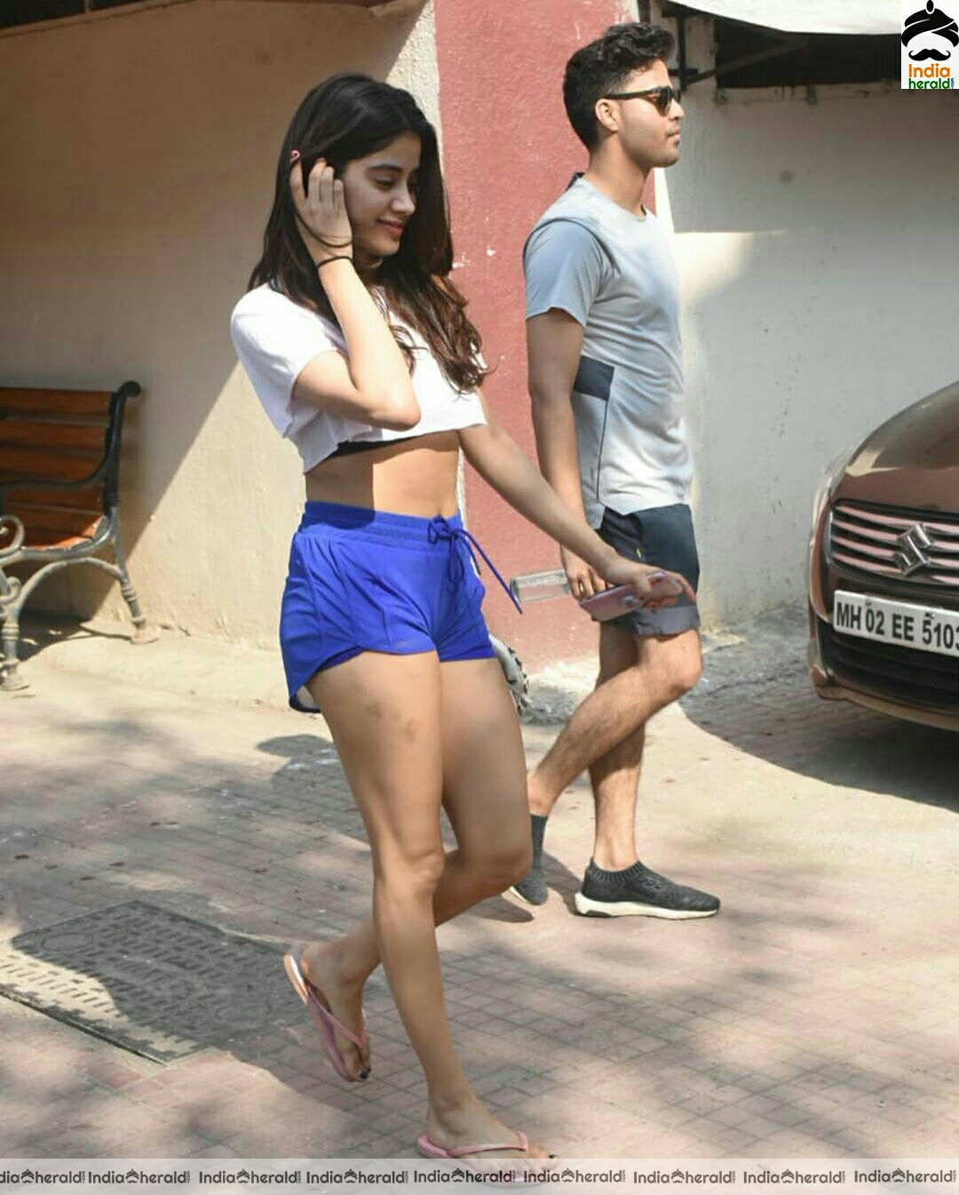 Janhvi Kapoor Shows Her Inner Hotness In Gym Dress