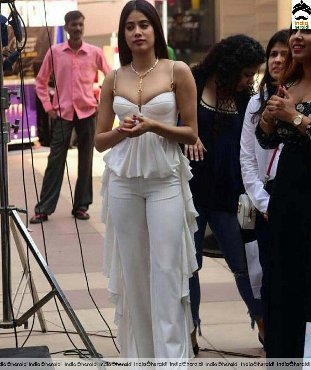 Janhvi Kapoor Shows Her Sexy Back And Cleavage show In These Latest Photos