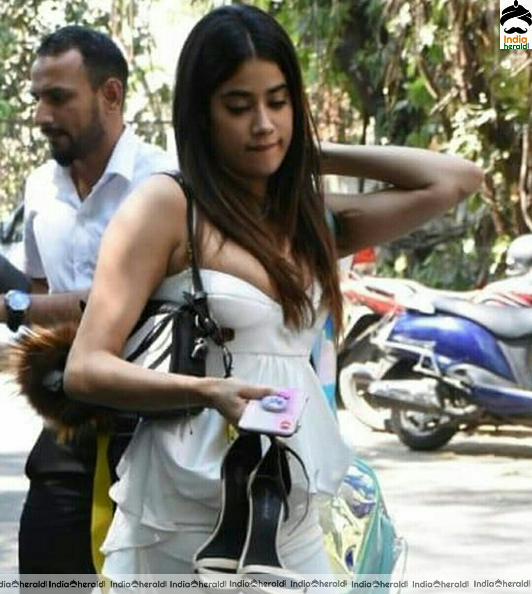 Janhvi Kapoor Shows Her Sexy Back And Cleavage show In These Latest Photos