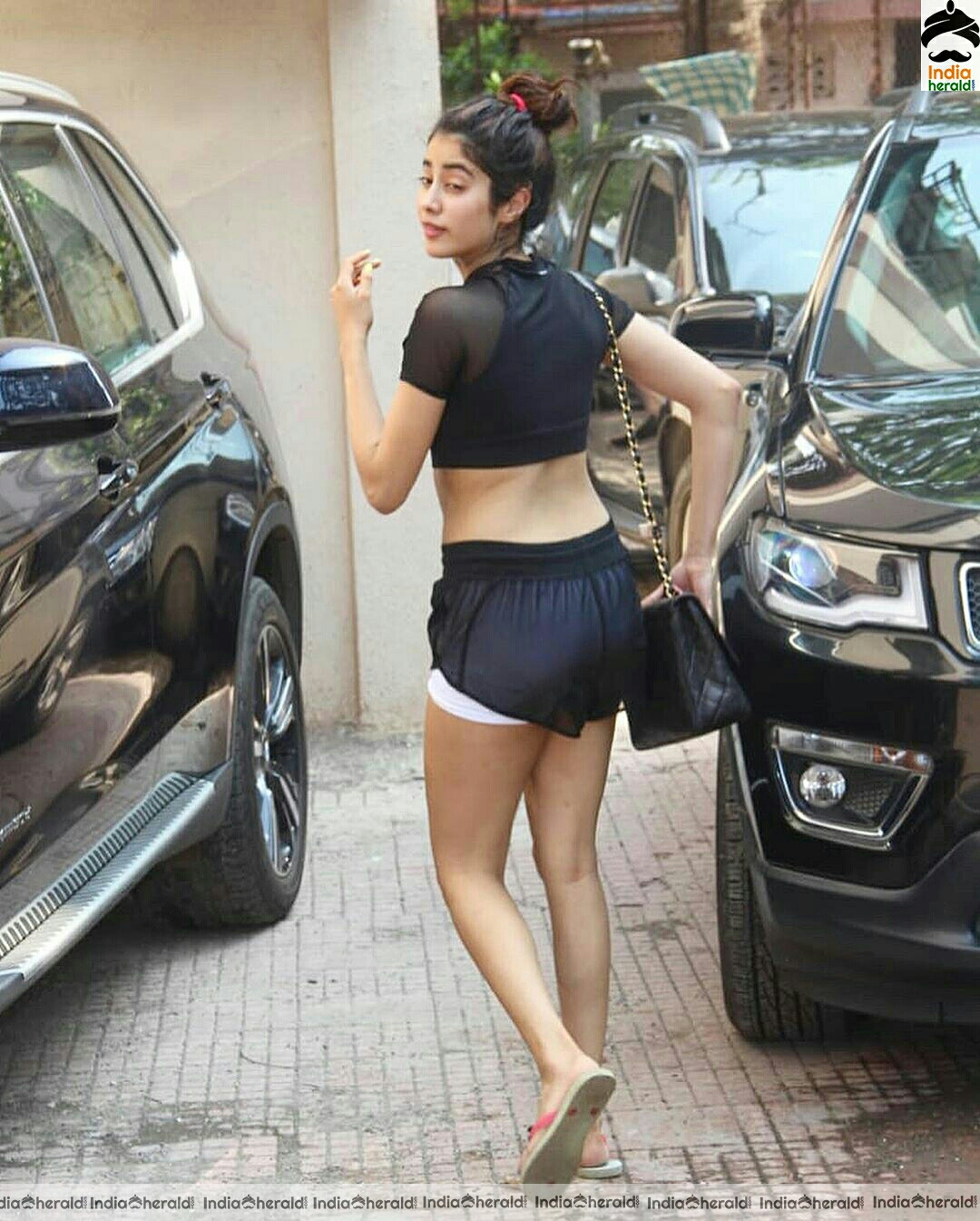 Janhvi Kapoor Shows Her Sexy Thighs Show and Spotted Outside Bandra
