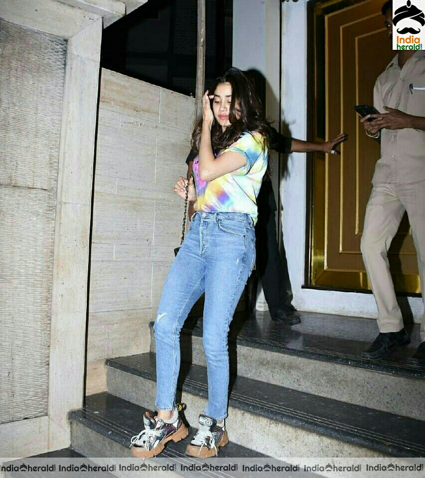 Janhvi Kapoor Spotted Outside At Bandra
