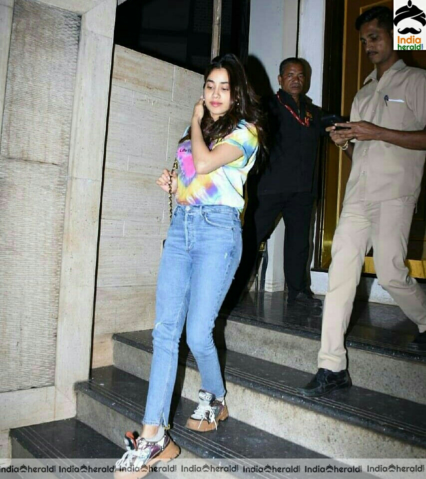 Janhvi Kapoor Spotted Outside At Bandra