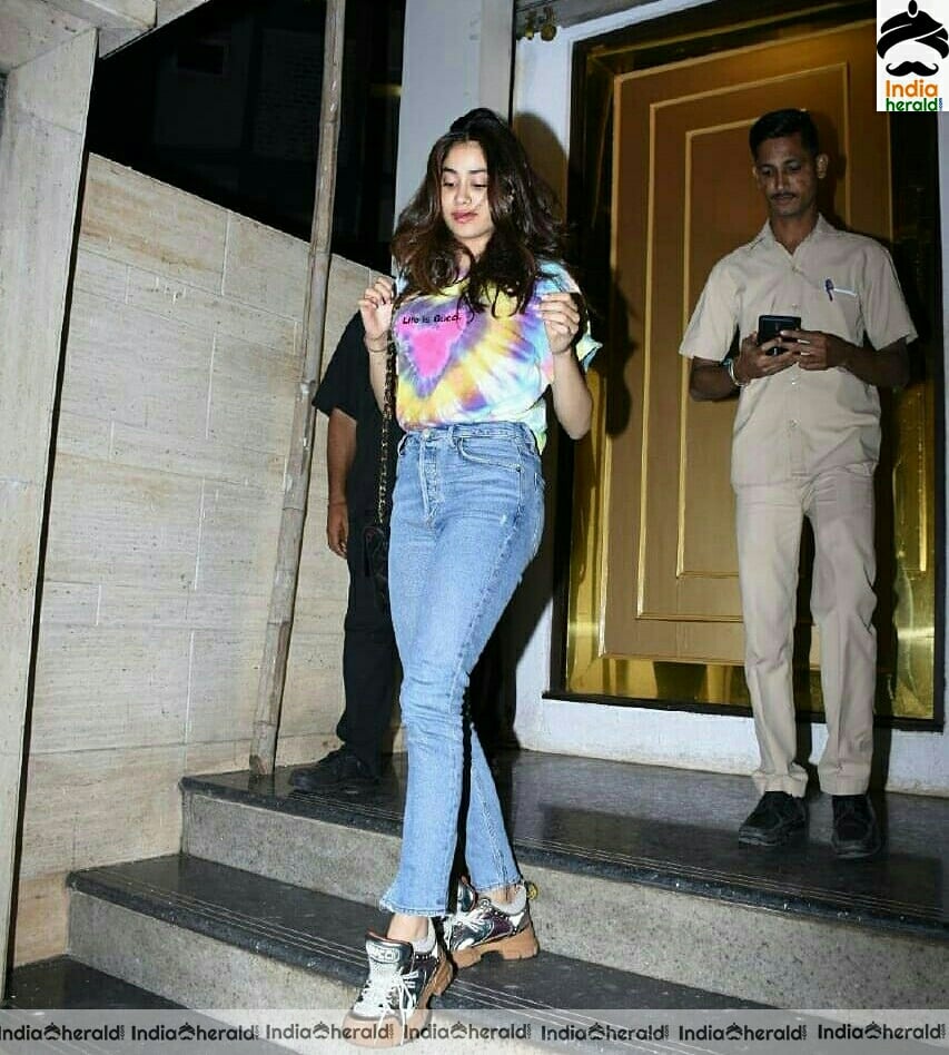 Janhvi Kapoor Spotted Outside At Bandra