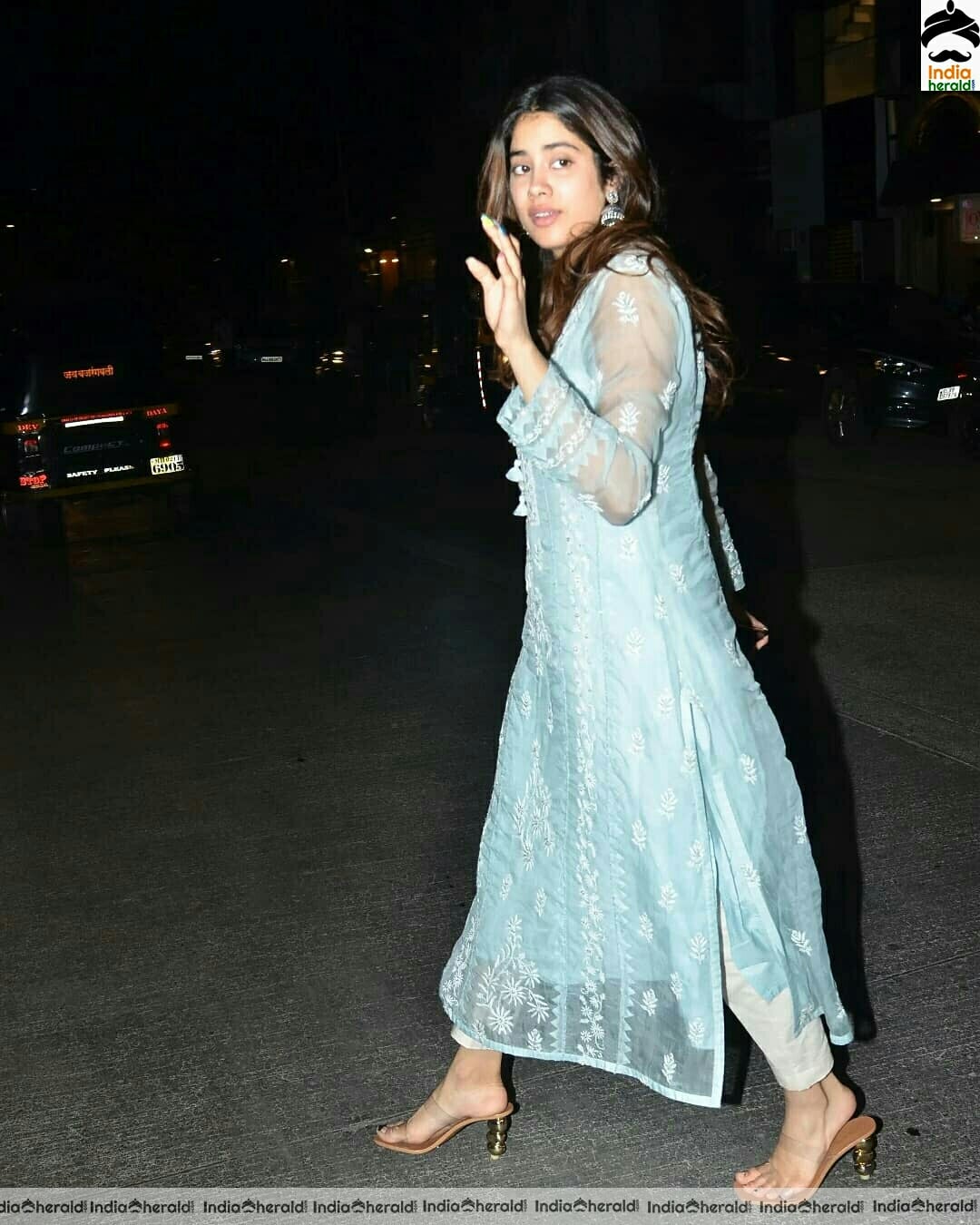 Janhvi Kapoor Spotted Outside At Juhu