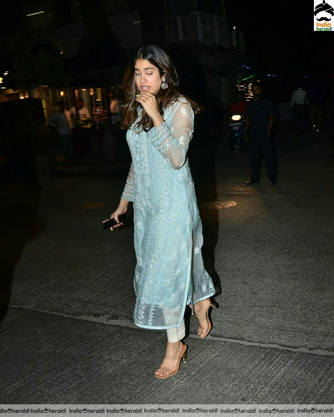 Janhvi Kapoor Spotted Outside At Juhu