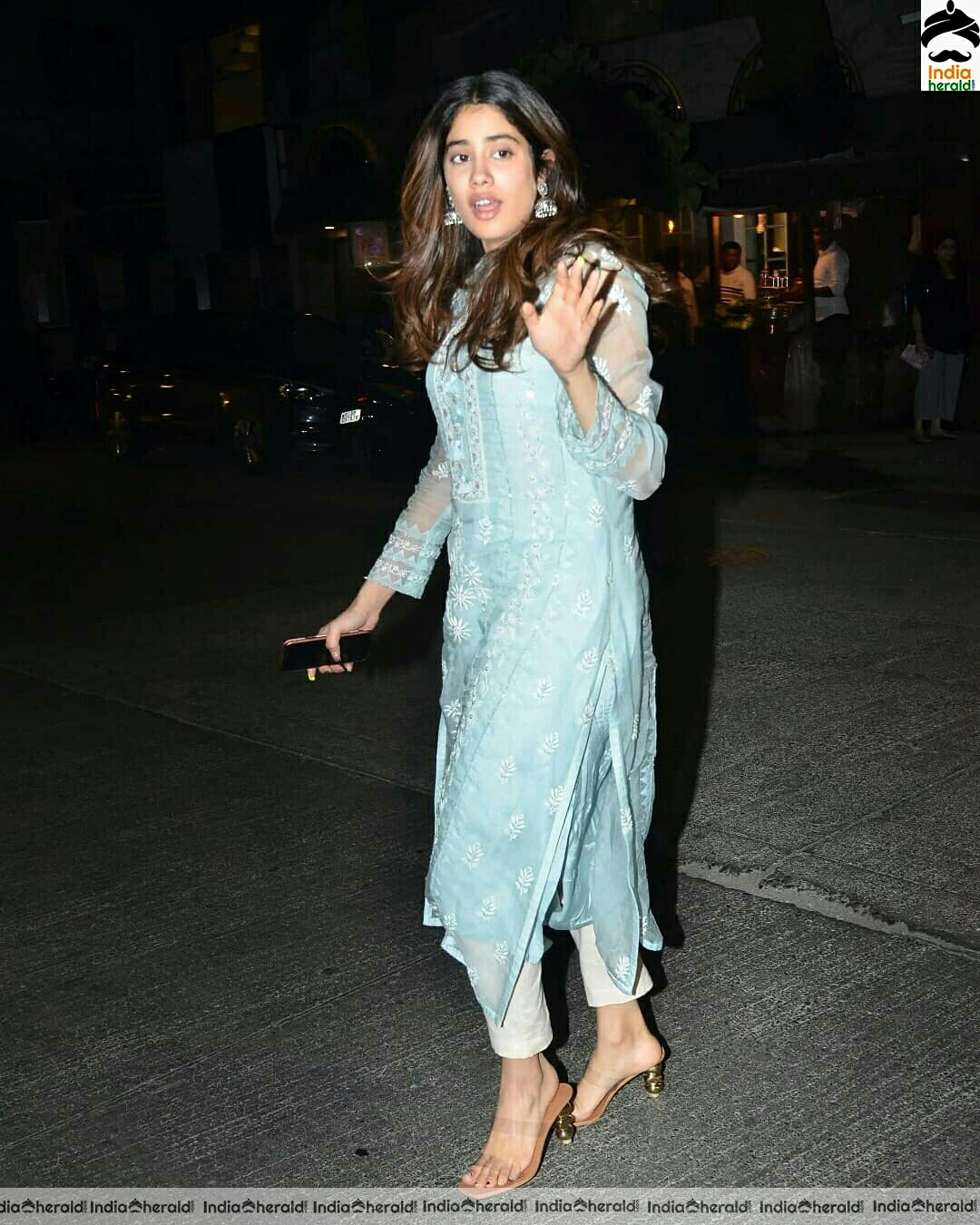 Janhvi Kapoor Spotted Outside At Juhu