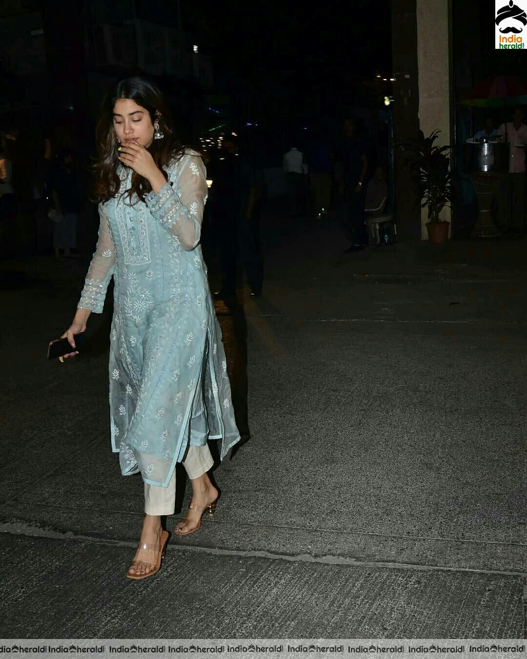 Janhvi Kapoor Spotted Outside At Juhu