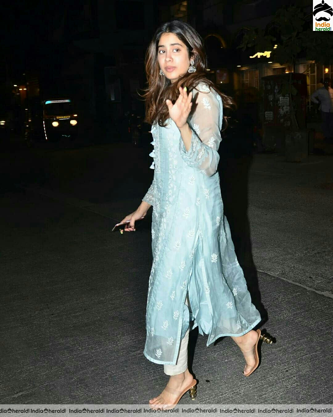 Janhvi Kapoor Spotted Outside At Juhu