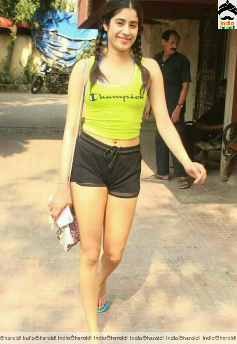 Janhvi Kapoor Spotted Outside At Juhu