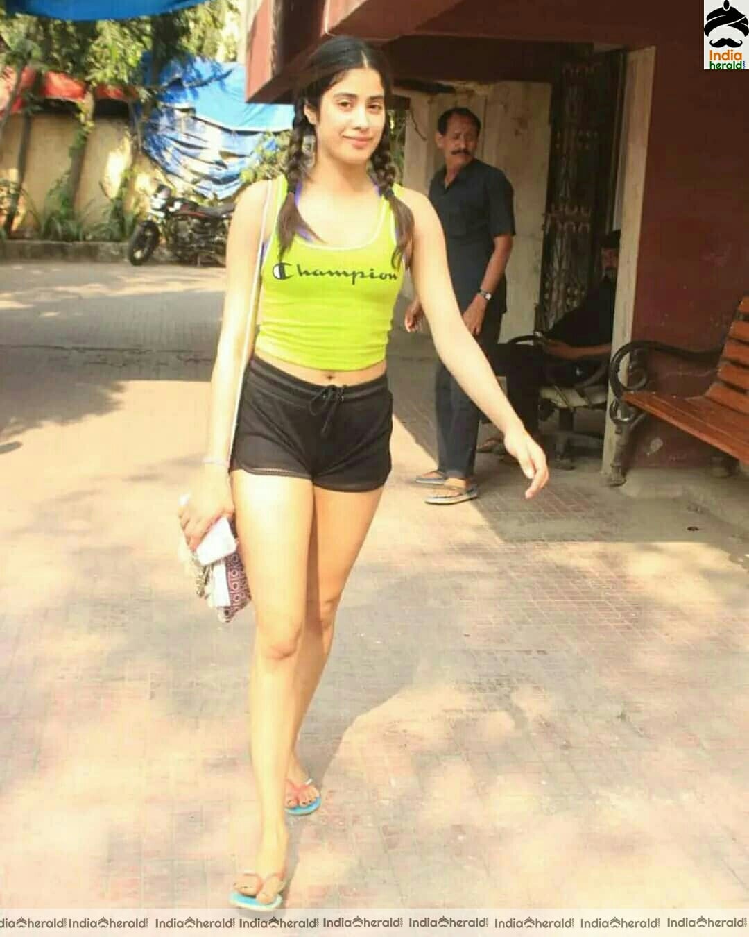 Janhvi Kapoor Spotted Outside At Juhu