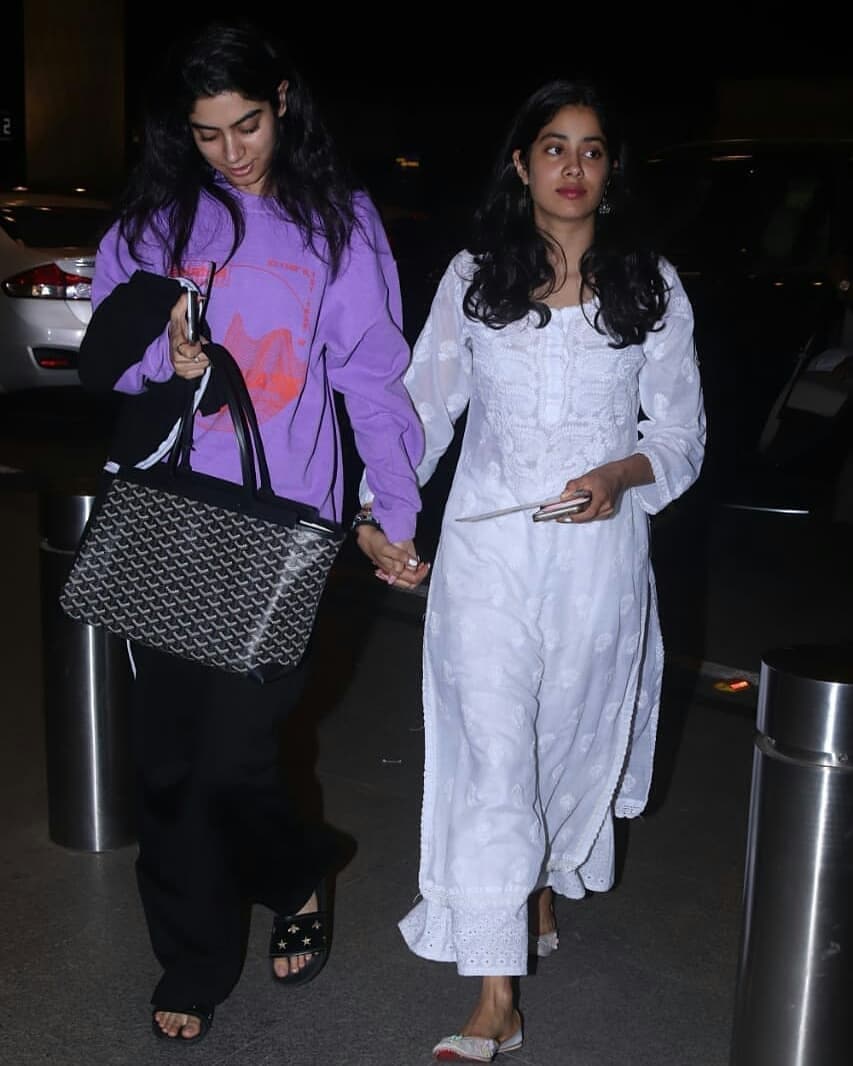 Janhvi Kapoor Tempting Hot Dress At Kher