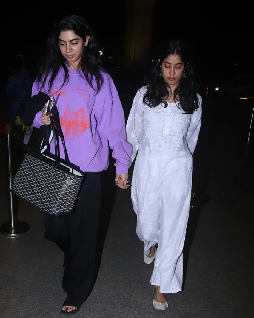 Janhvi Kapoor Tempting Hot Dress At Kher