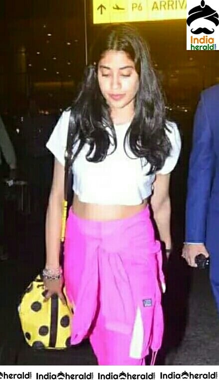 Janhvi Shows Her Waistline At Airport