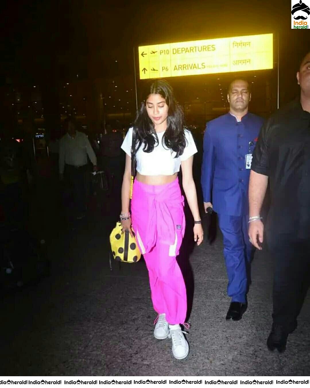 Janhvi Shows Her Waistline At Airport