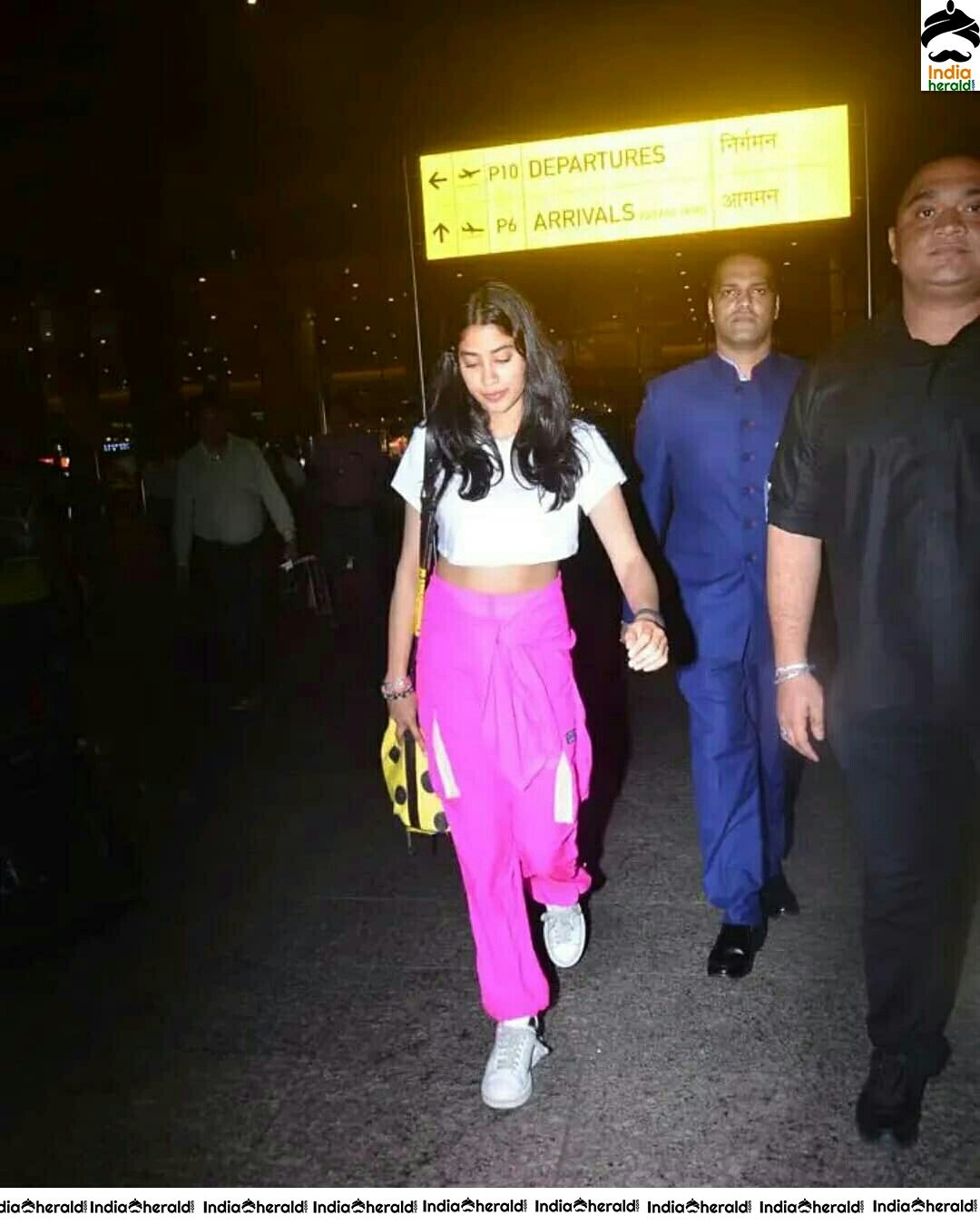 Janhvi Shows Her Waistline At Airport