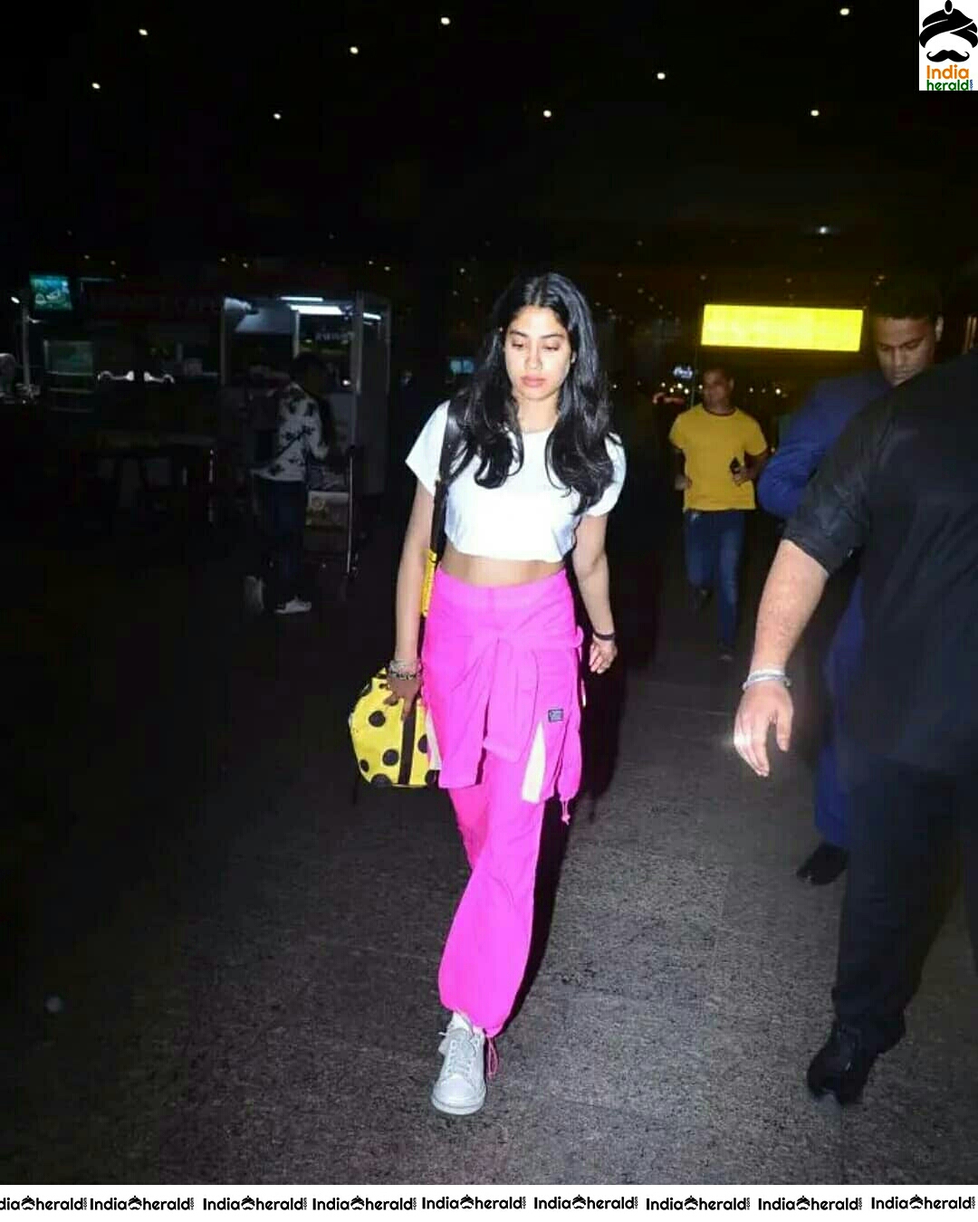 Janhvi Shows Her Waistline At Airport