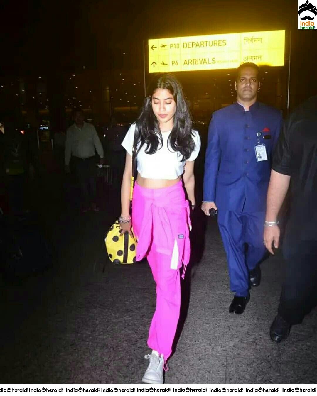Janhvi Shows Her Waistline At Airport