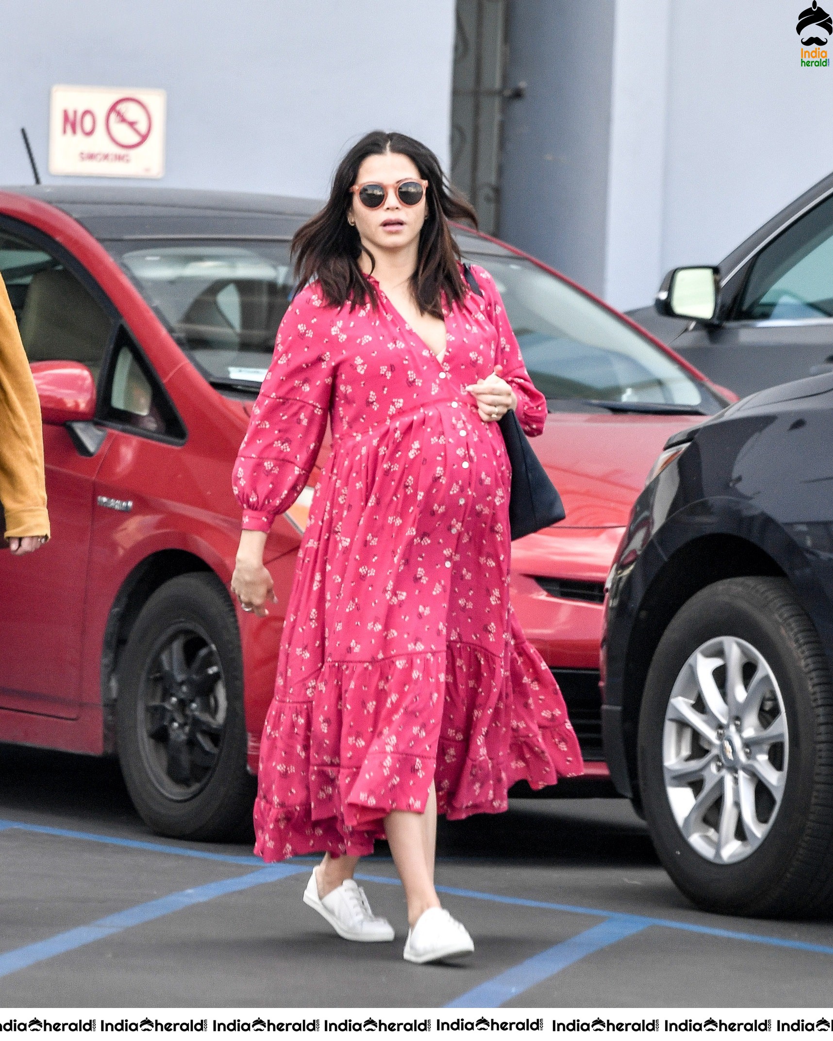 Jenna Dewan Caught by Paparazzi while she was spotted Out in Los Angeles