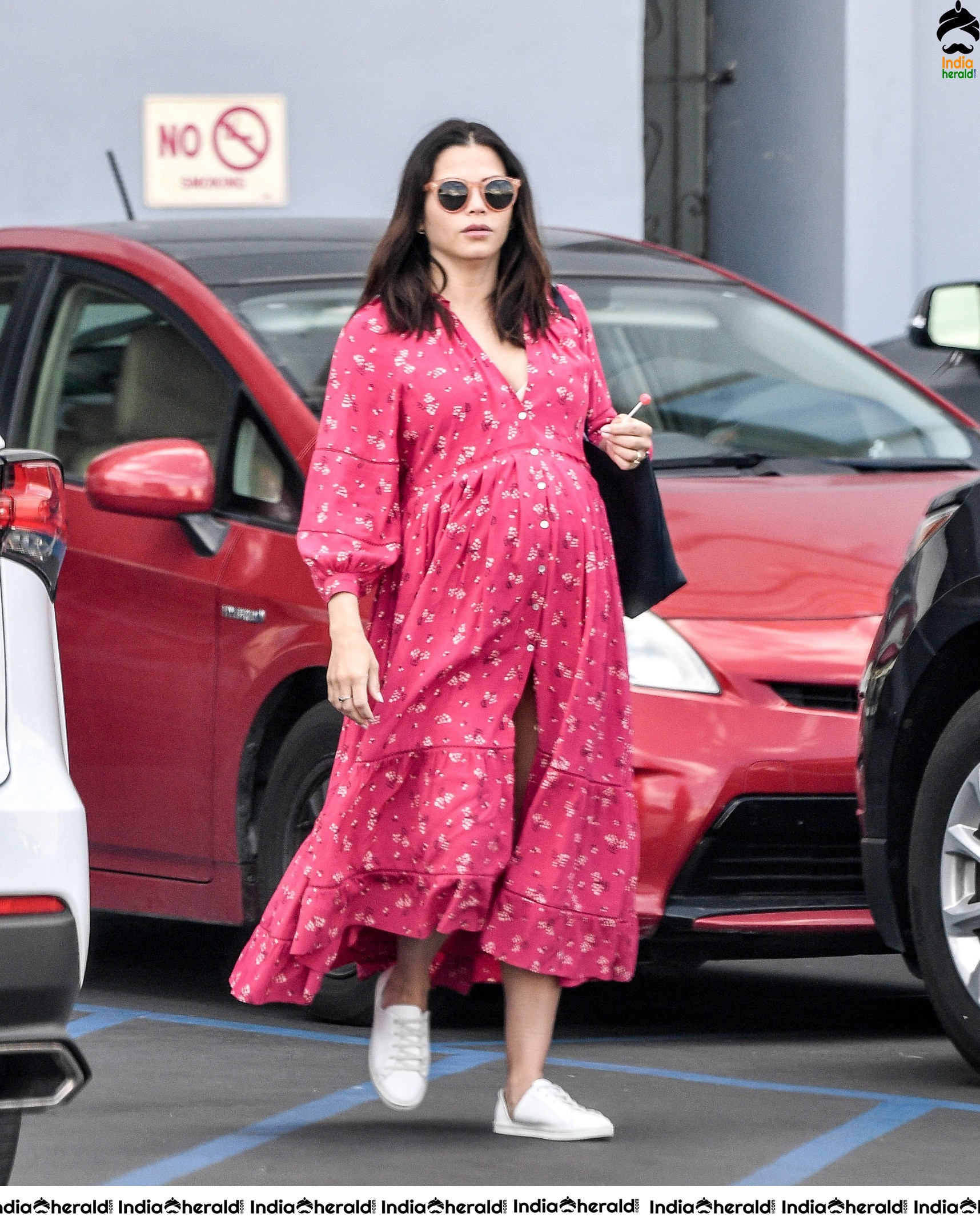 Jenna Dewan Caught by Paparazzi while she was spotted Out in Los Angeles