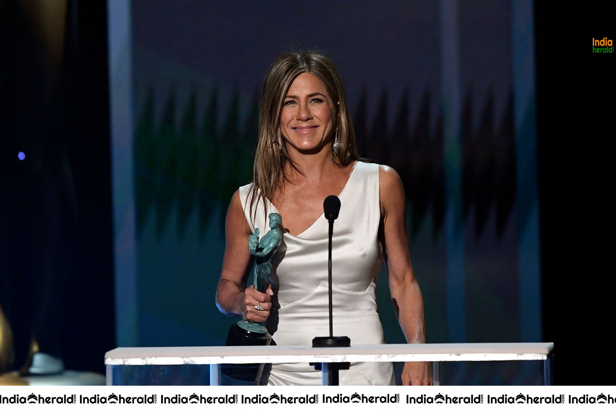 Jennifer Aniston at the 26th Annual Screen Actors Guild Awards at The Shrine Auditorium in Los Angeles Set 2