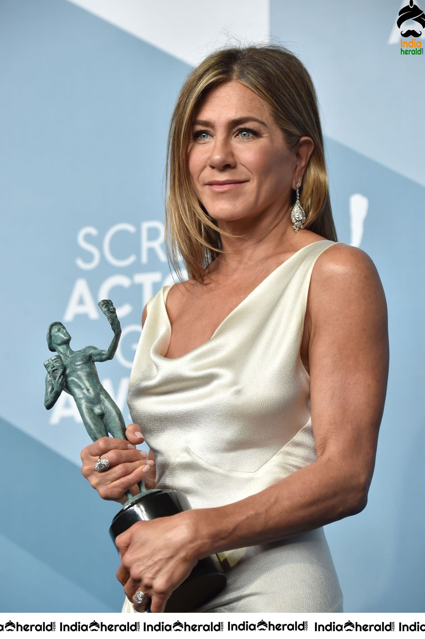 Jennifer Aniston at the 26th Annual Screen Actors Guild Awards at The Shrine Auditorium in Los Angeles Set 2