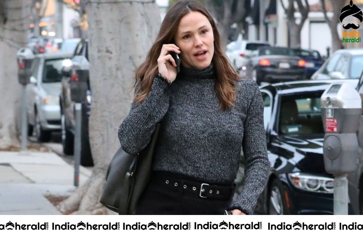 Jennifer Garner Seen out in Santa Monica