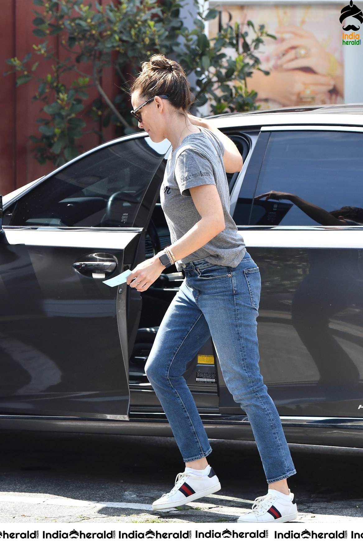 Jennifer Garner Spotted with HUG A FARMER Tee at Studio City