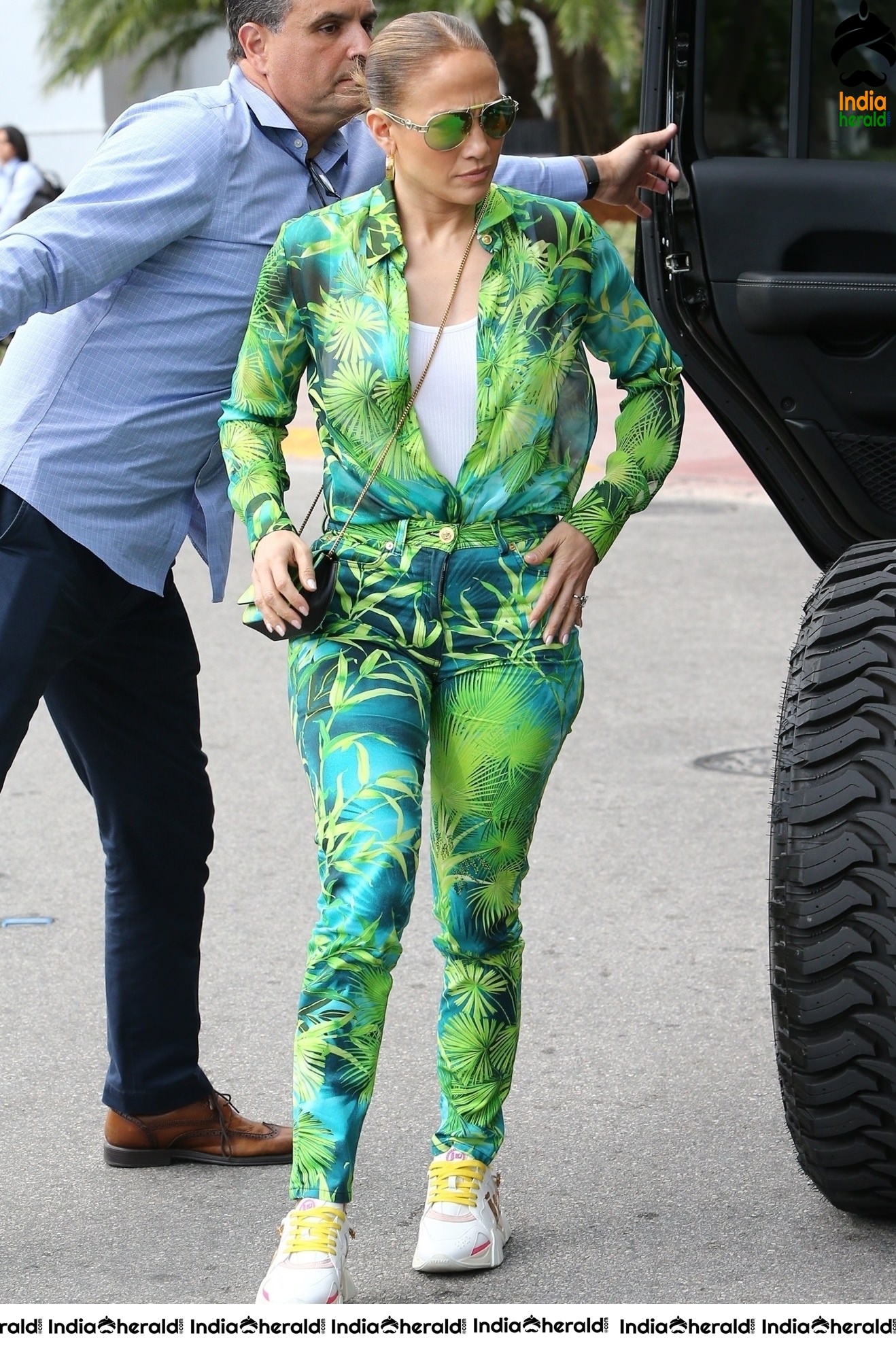 Jennifer Lopez out for brunch with the family in Miami