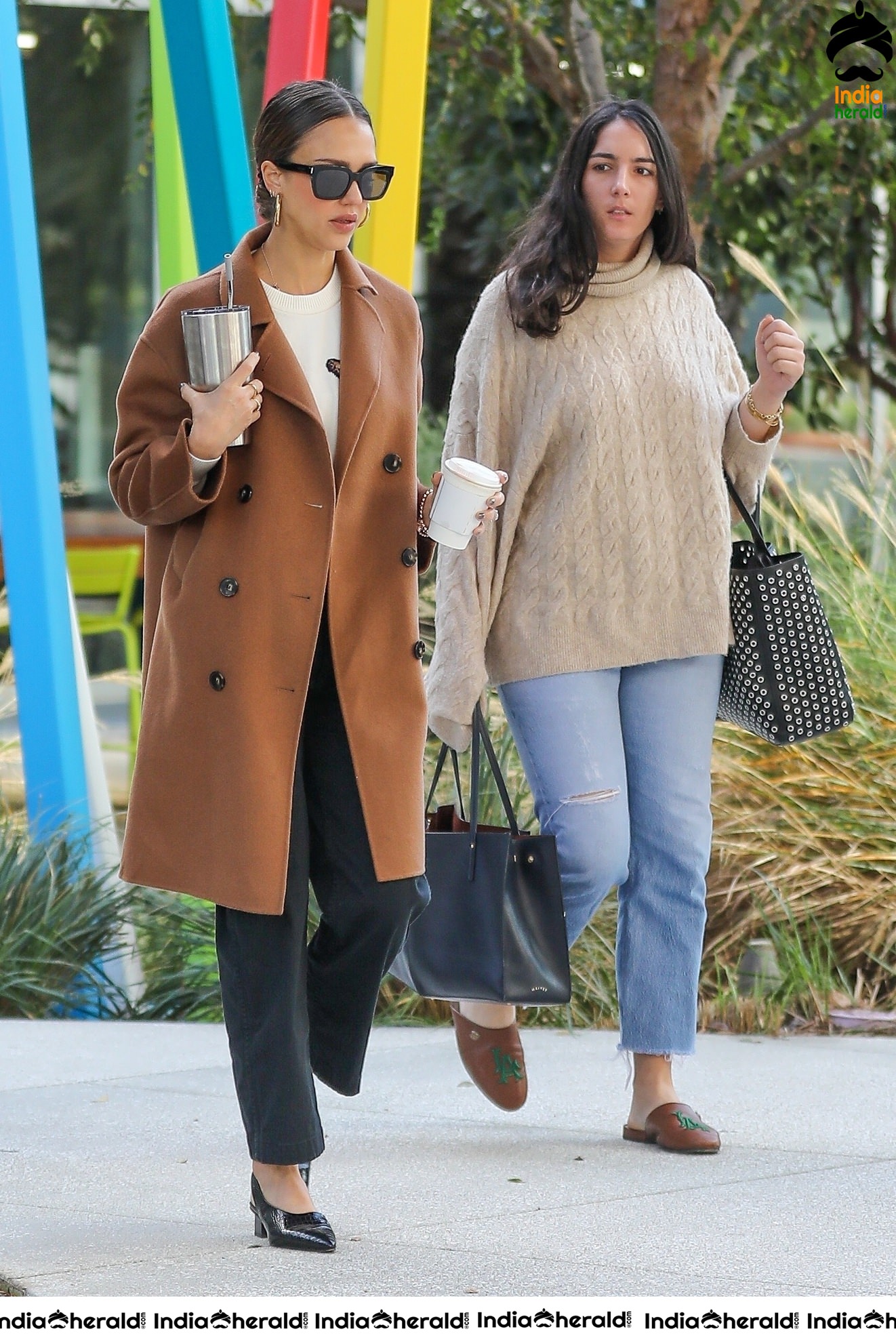 Jessica Alba arriving at the honest company headquarters in Santa Monica